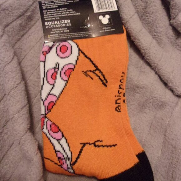 New Disney Muppets Fozzie Bear Novelty Crew Socks 9-13 unisex - Picture 2 of 3